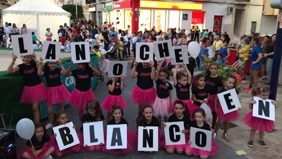 La Noche en Blanco de Albox, llena de público y colorido establecimientos y calles