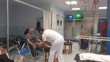 Paciente en una sesión de rehabilitación. 