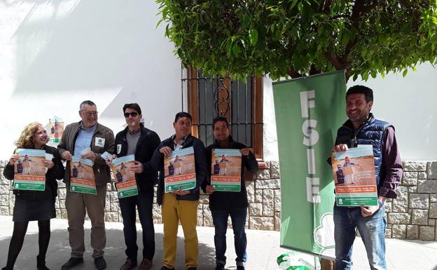 Integfantes del sindicato en la calle Ollerías duranrte su campaña informativa. 