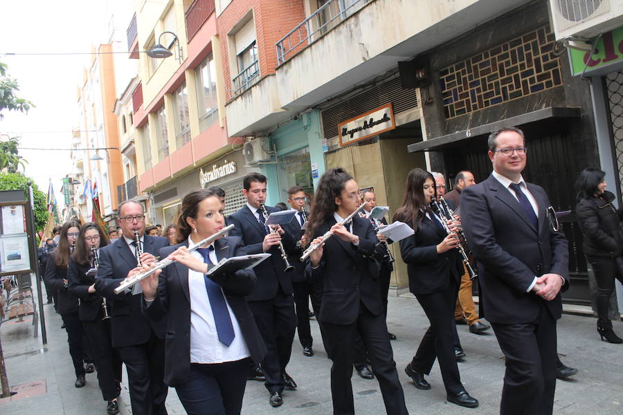 Tras la Misa en la ermita, las banderas recorren el convento de las Madres Trinitarias, la SAFA, el colegio de la Madre del Divino Pastor y los poblados