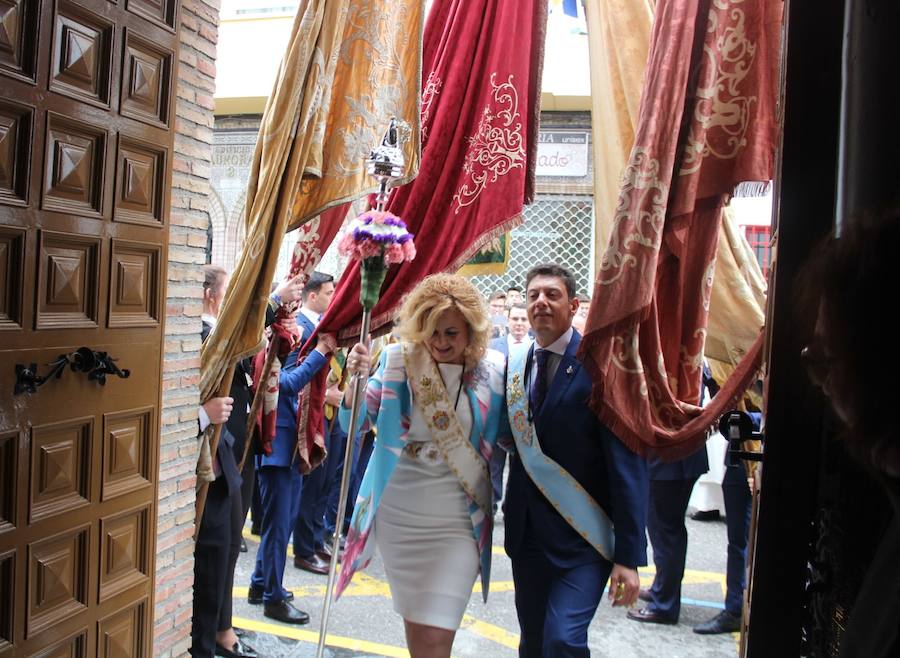Tras la Misa en la ermita, las banderas recorren el convento de las Madres Trinitarias, la SAFA, el colegio de la Madre del Divino Pastor y los poblados