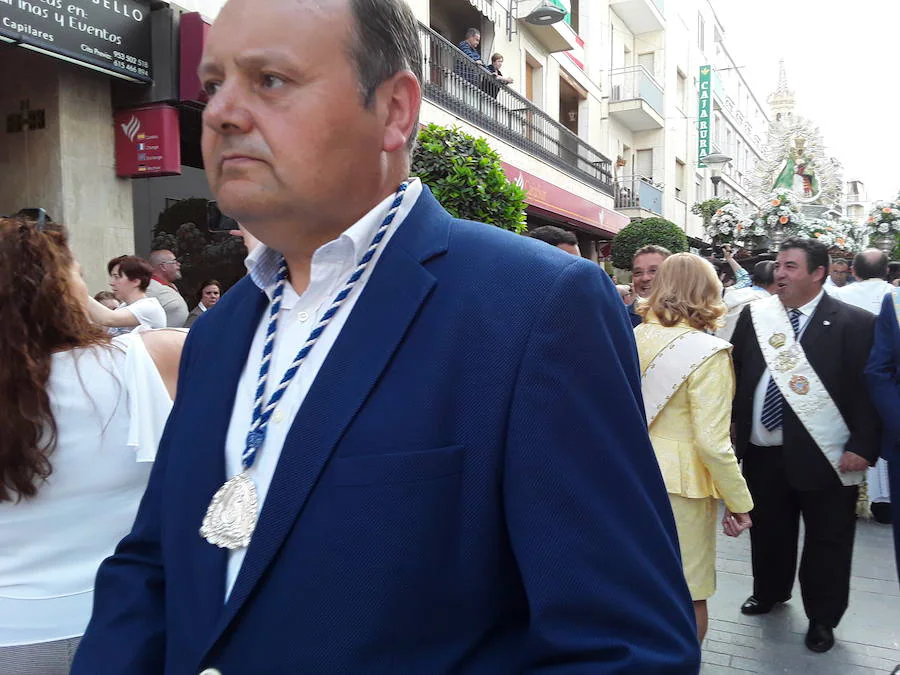 Antonio Barrios durante la procesió de esta tarde. 