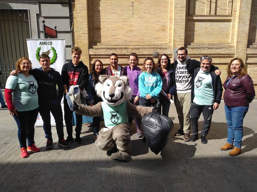 Integrantes del colectivo durante el desarrollo de la campaña el pasado mes de abril. 