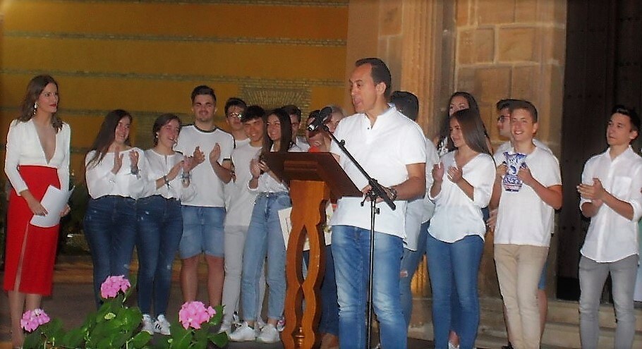 Integrantes del equipo Eco-Jándula recibieron un premio en el Mayo Vecinal de Alcazaba. 