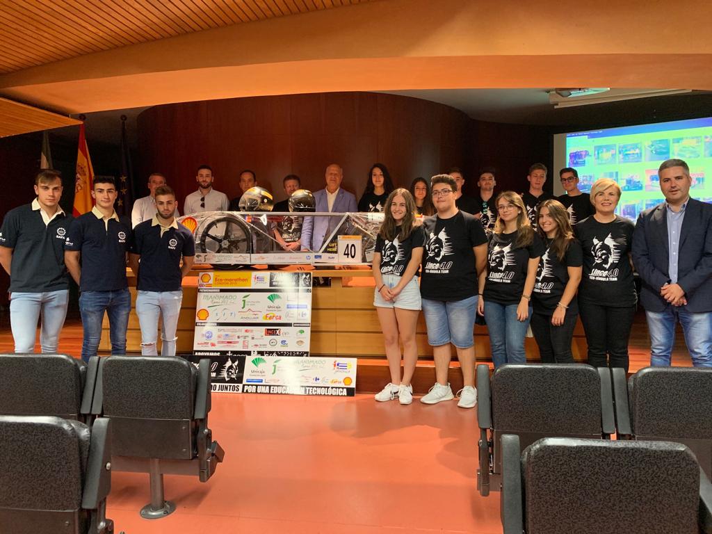 Imbroda con el alumnado de Andújar y Villanueva del Arzobispo. 