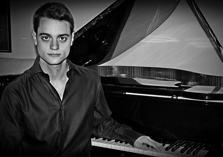 Alejandro Martínez. 
