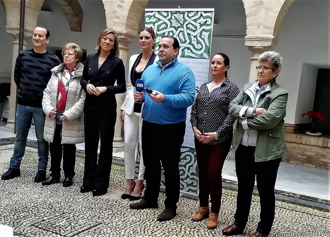 Representantes del grupo Hades, de Andújar Andalusí y de las Conferencias San Vicente de Paúl, ayer en la presentación que tuvo lugar en el Palacio de los Niños de Don Gome. 