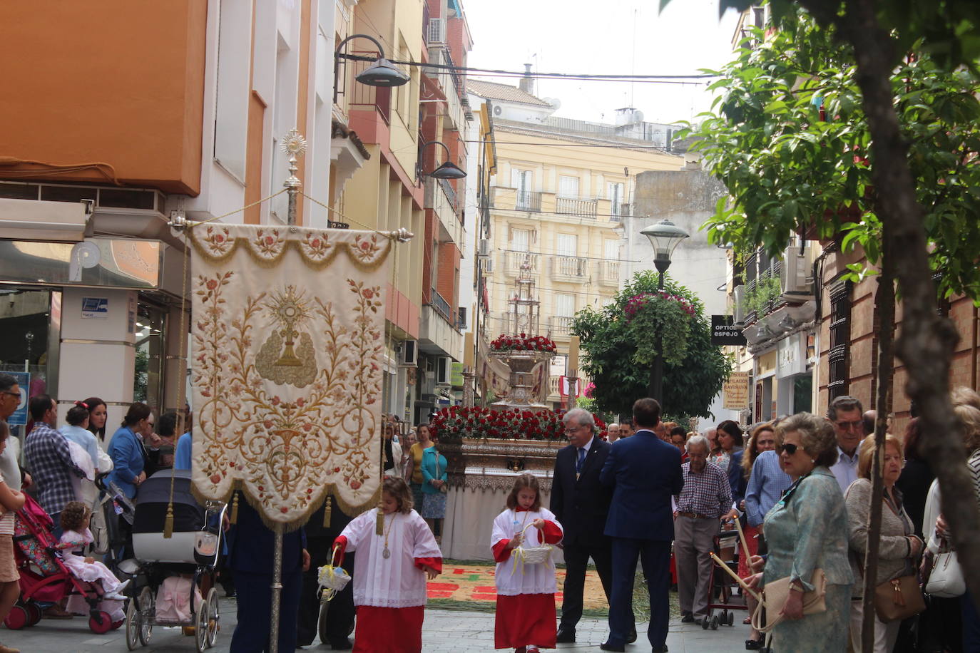 Procesión del Corpus por las calles de Andújar. 