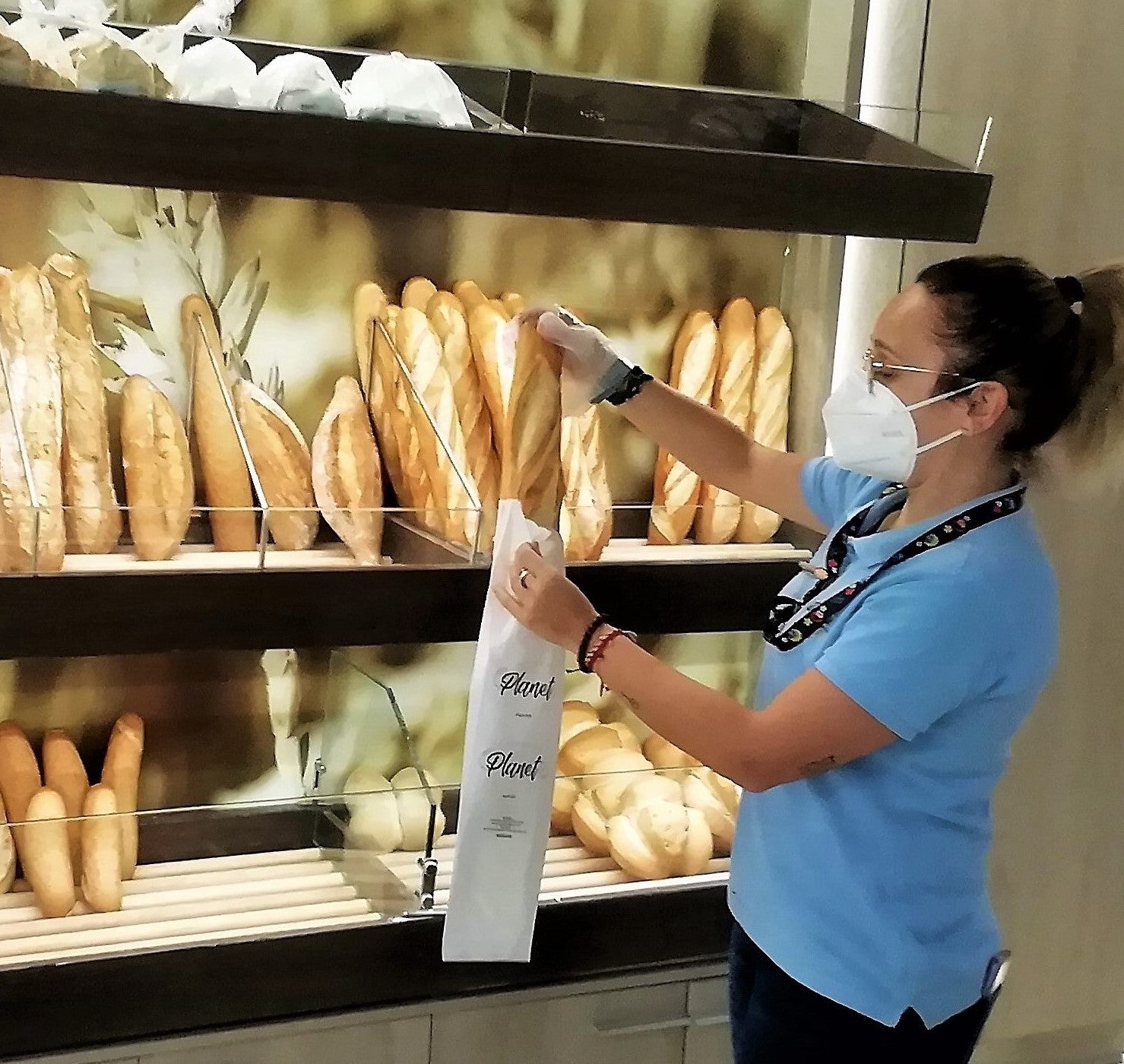 Panadería ubicada en la Avenida Puerta de Madrid. 