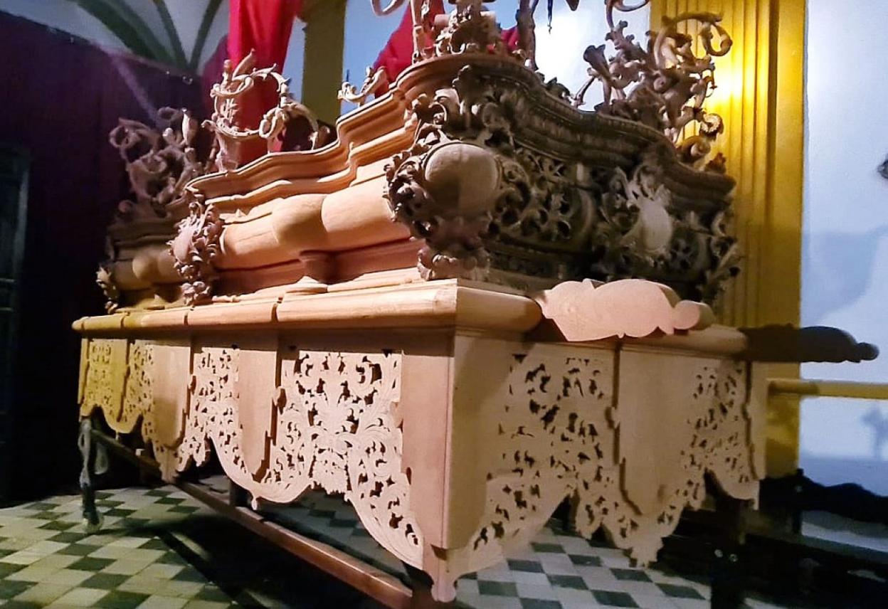 Respiraderos y cartelas del paso del Cristo de la Sentencia.