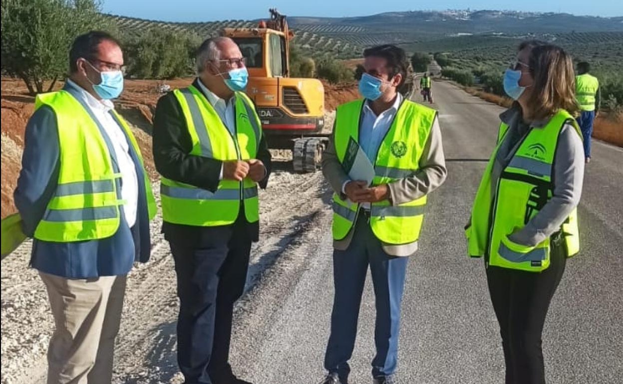 Fomento refuerza el firme y mejora los sistemas de drenaje de la A-305 en Porcuna