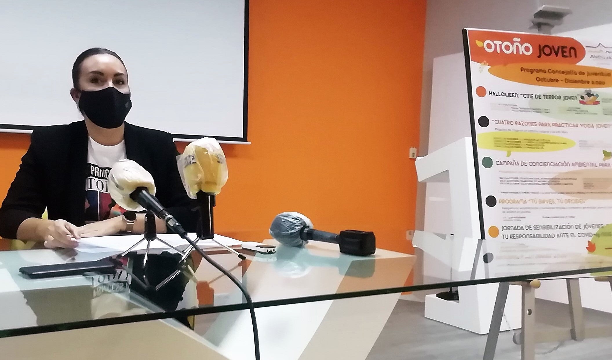 La edil de Juventud, Teresa Fernández- Pacheco,durante la presentación de la programación. 