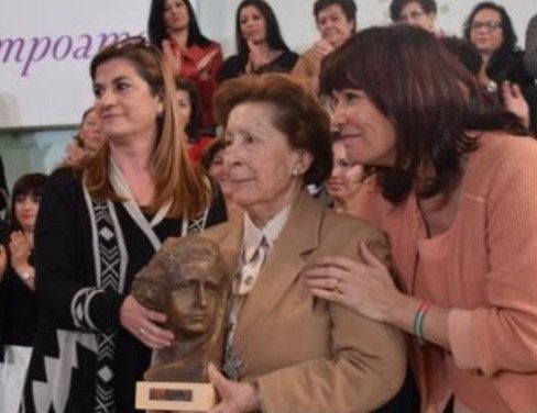 Francisca Benítez, entre Micaela Navarro y la integrante de la ejecutiva provincial del PSOE y concejala en Andújar, Josefa Lucas. 