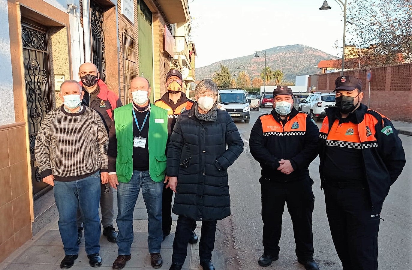 Miembros de VAS y Protección Civil en Vilches. 