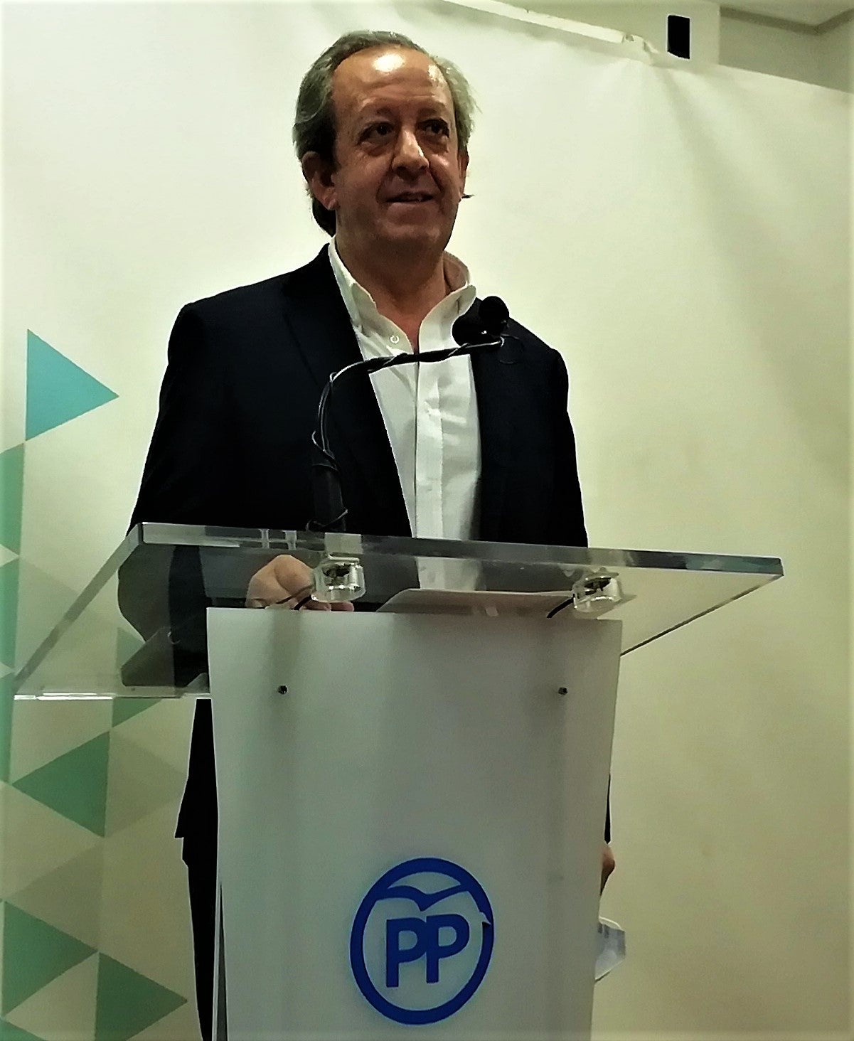 Francisco Carmona, esta mañana, en la sede del PP. 