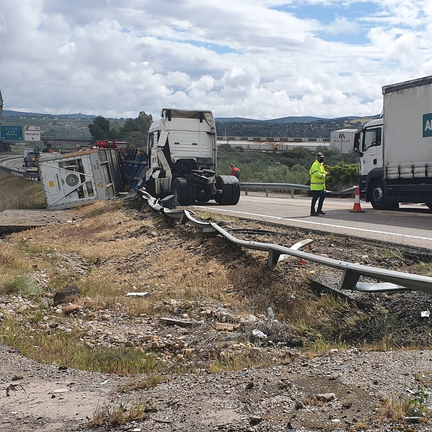 Un accidente de un camión provoca el corte de tráfico en la Nacional IV a la altura de Villanueva de la Reina dirección Madrid