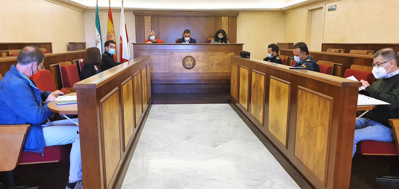 Integrantes de la comisión, en la sesión de constitución de hoy 