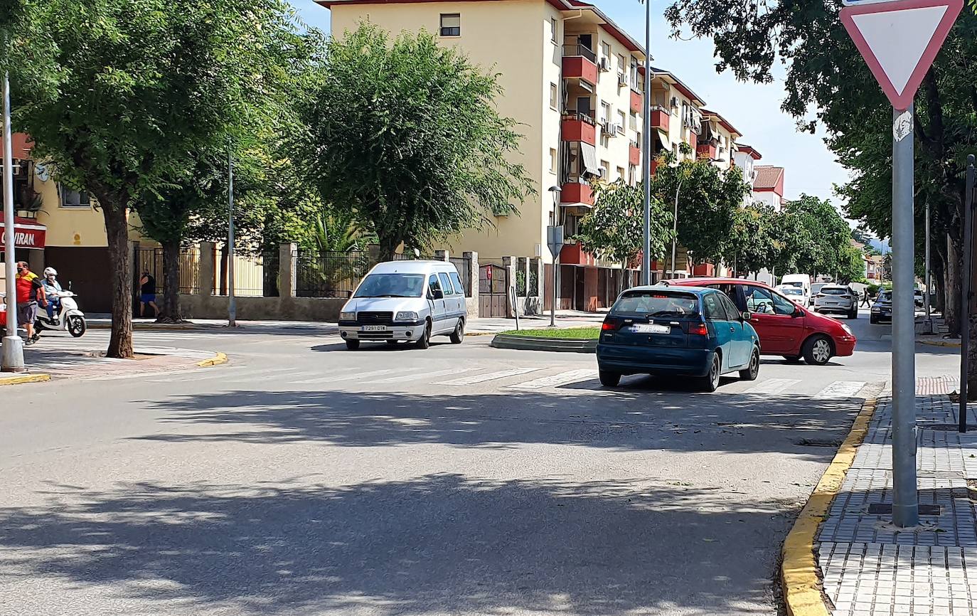 Rotonda que conecta la zona del Polígono con la Avenida Blas Infante. 