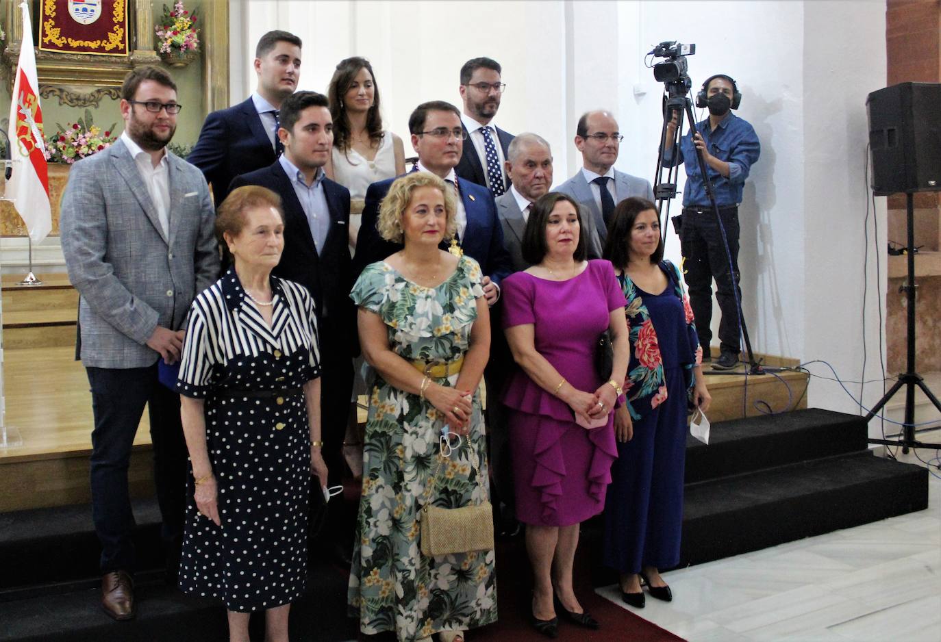 Pedro Luis posa tras el acto con miembros de la familia. 