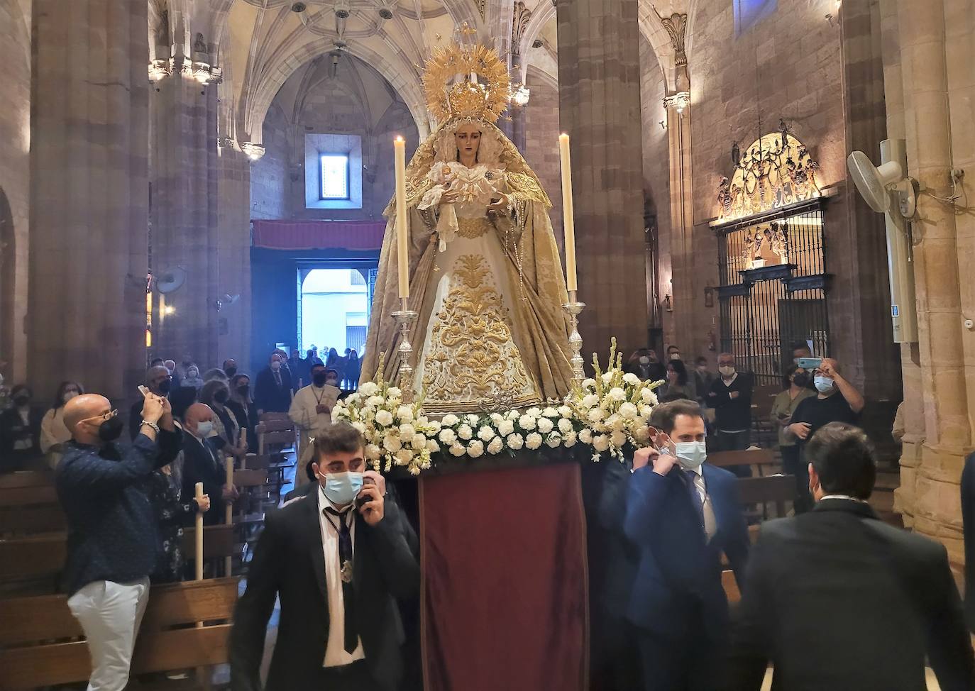 Llegada de la Nuestra Señora del Buen Remedio a la parroquia de Santa María la Mayor. 