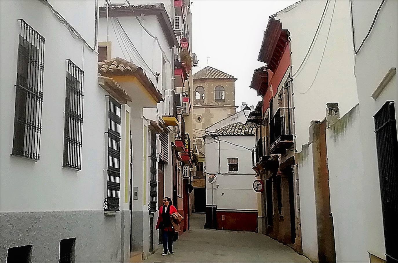 Calle Alférez Moreno, incrustada en pleno casco históricc. 