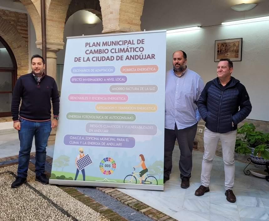 Emilio Rodríguez, Juan Francisco Cazalilla y el técnico Alberto Puig presentaron el plan. 