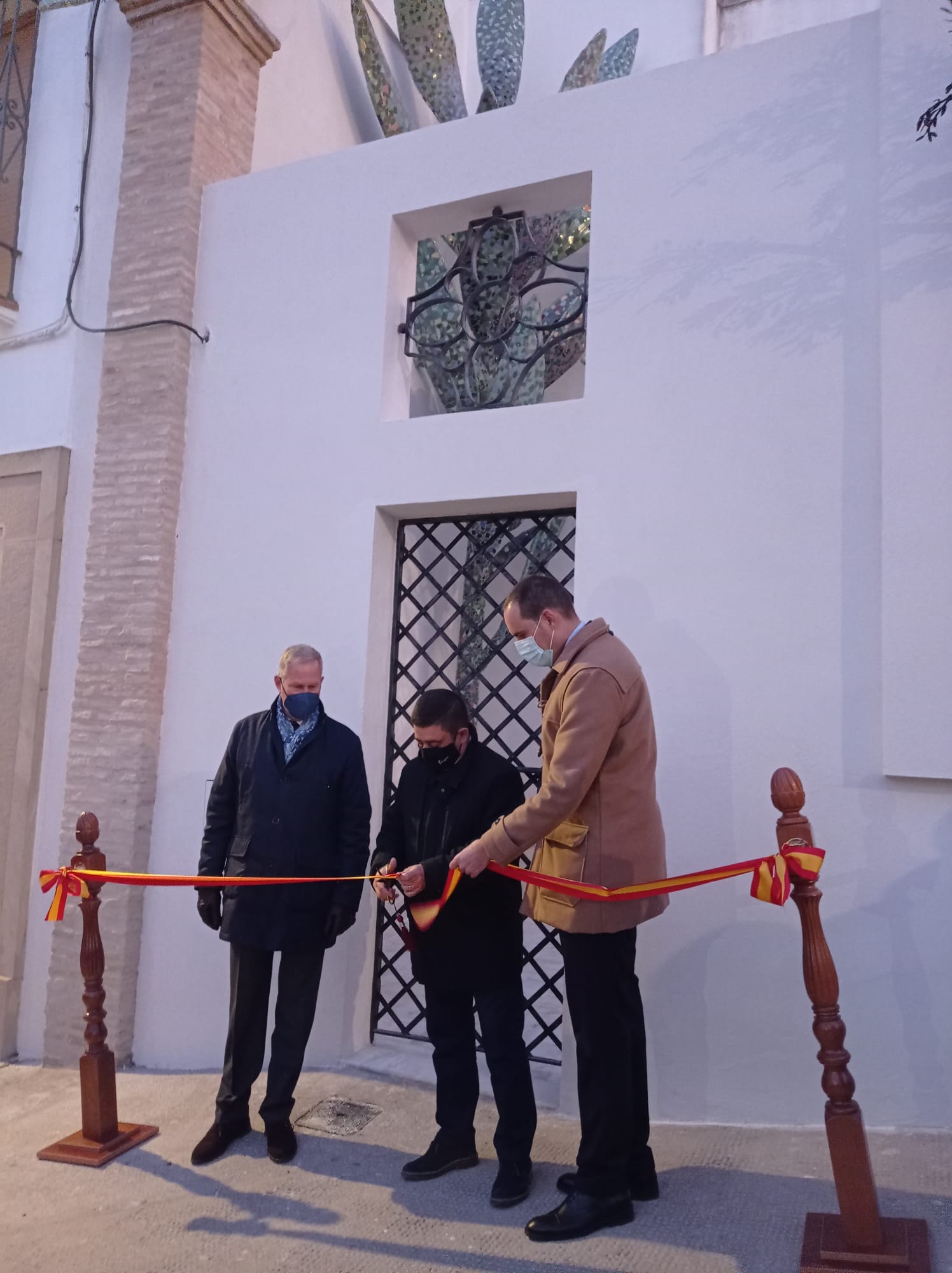 Arjona suma un nuevo espacio artístico a su conjunto histórico con la apertura del Parque del Olivar «Van der Lide»