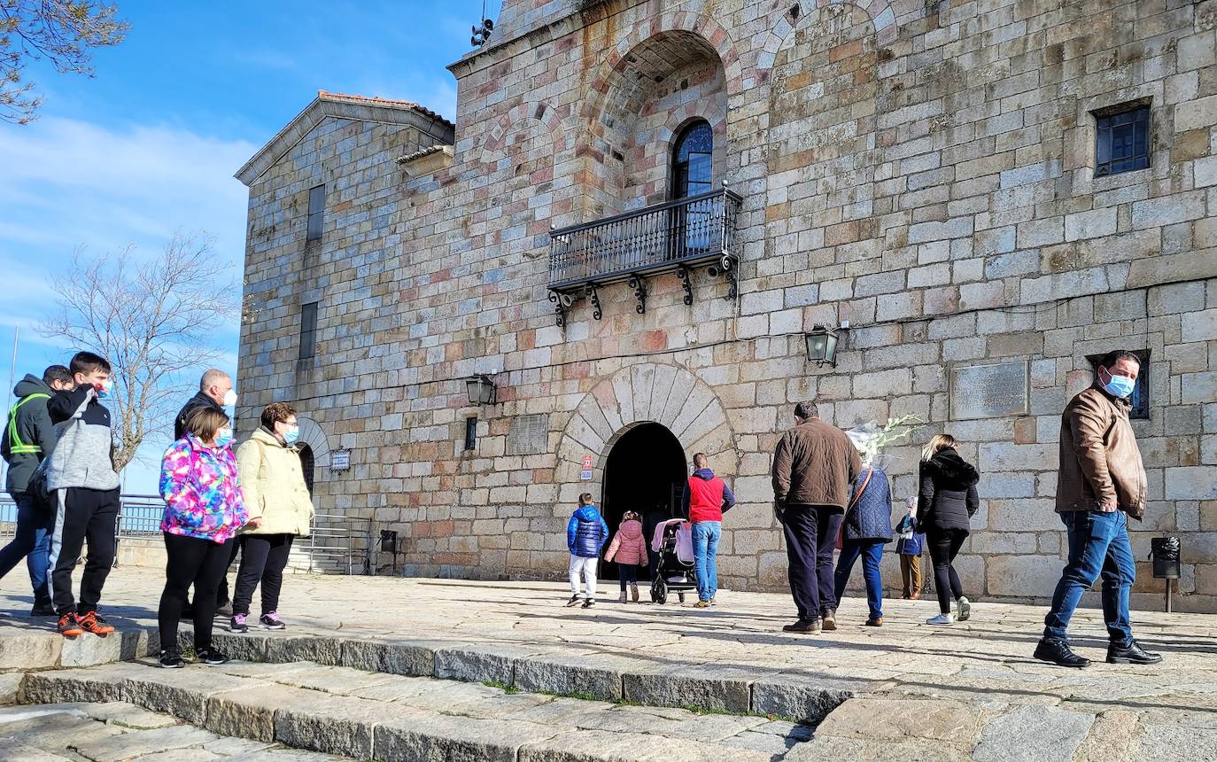 Aspecto que presentaba el Santuario el pasaso domingo. 