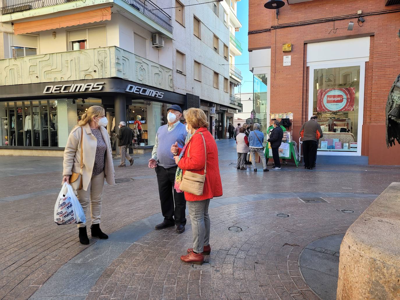 PANORÁMICA DE UNA CALLE DEL CENTRO COMERCIAL. 
