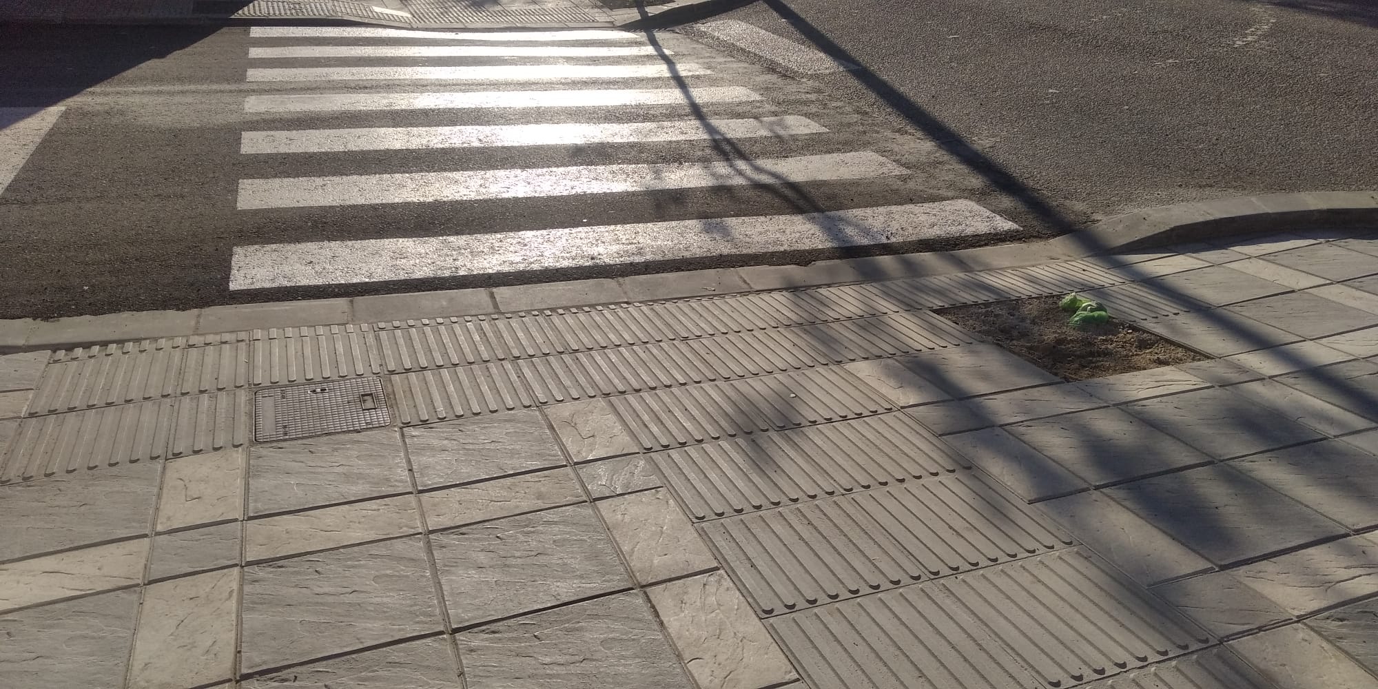 Ciudadanos lamenta que se cambie parte del acerado recién colocado en Arjona en unas obras por «no cumplir la normativa de accesibilidad»