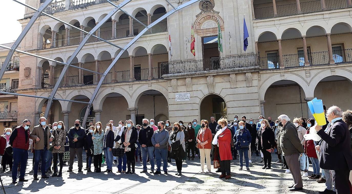 Concentración ayer a las puertas del Palacio Municipal. 