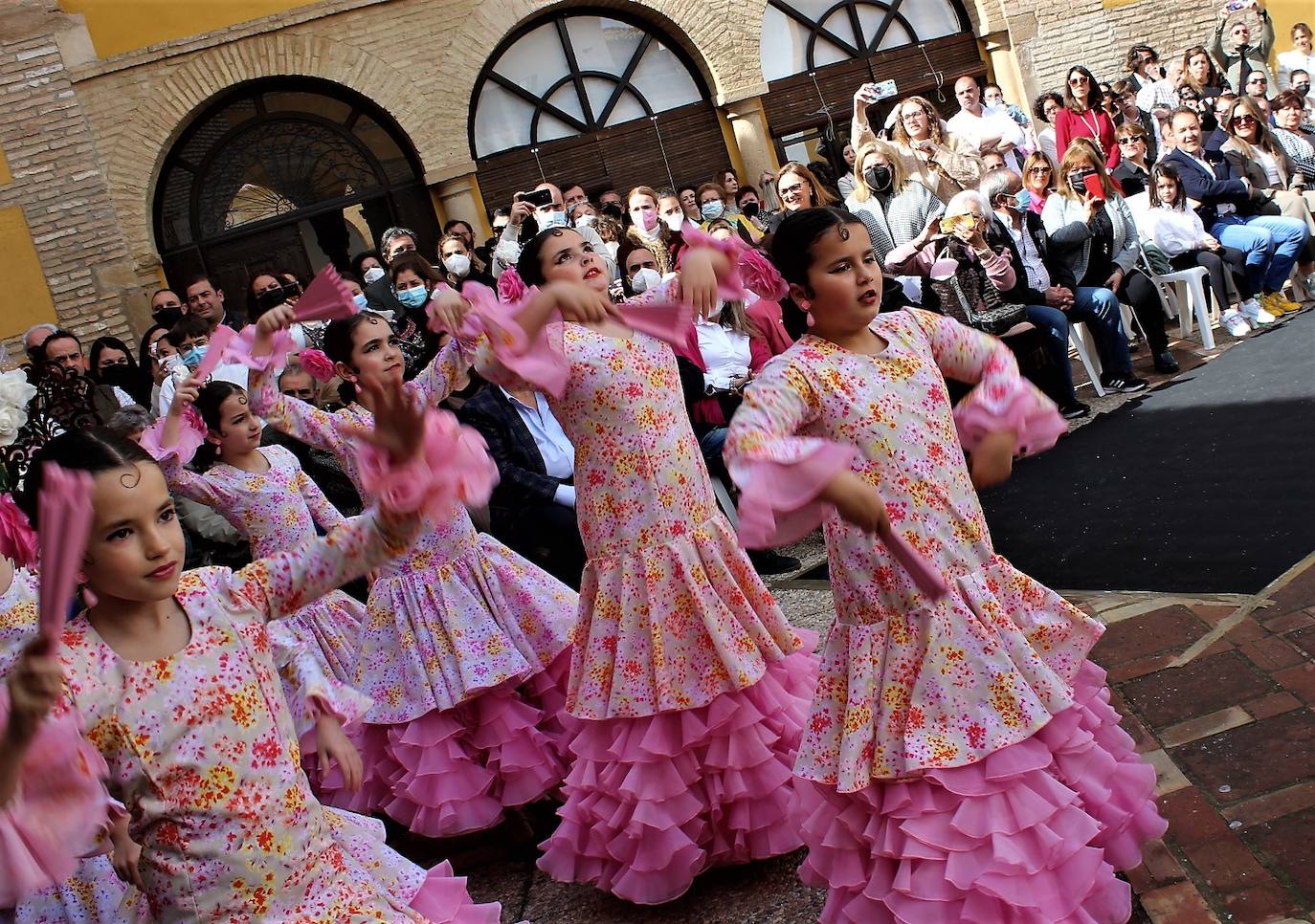 Cuando el traje de volantes muestra su lado más humano