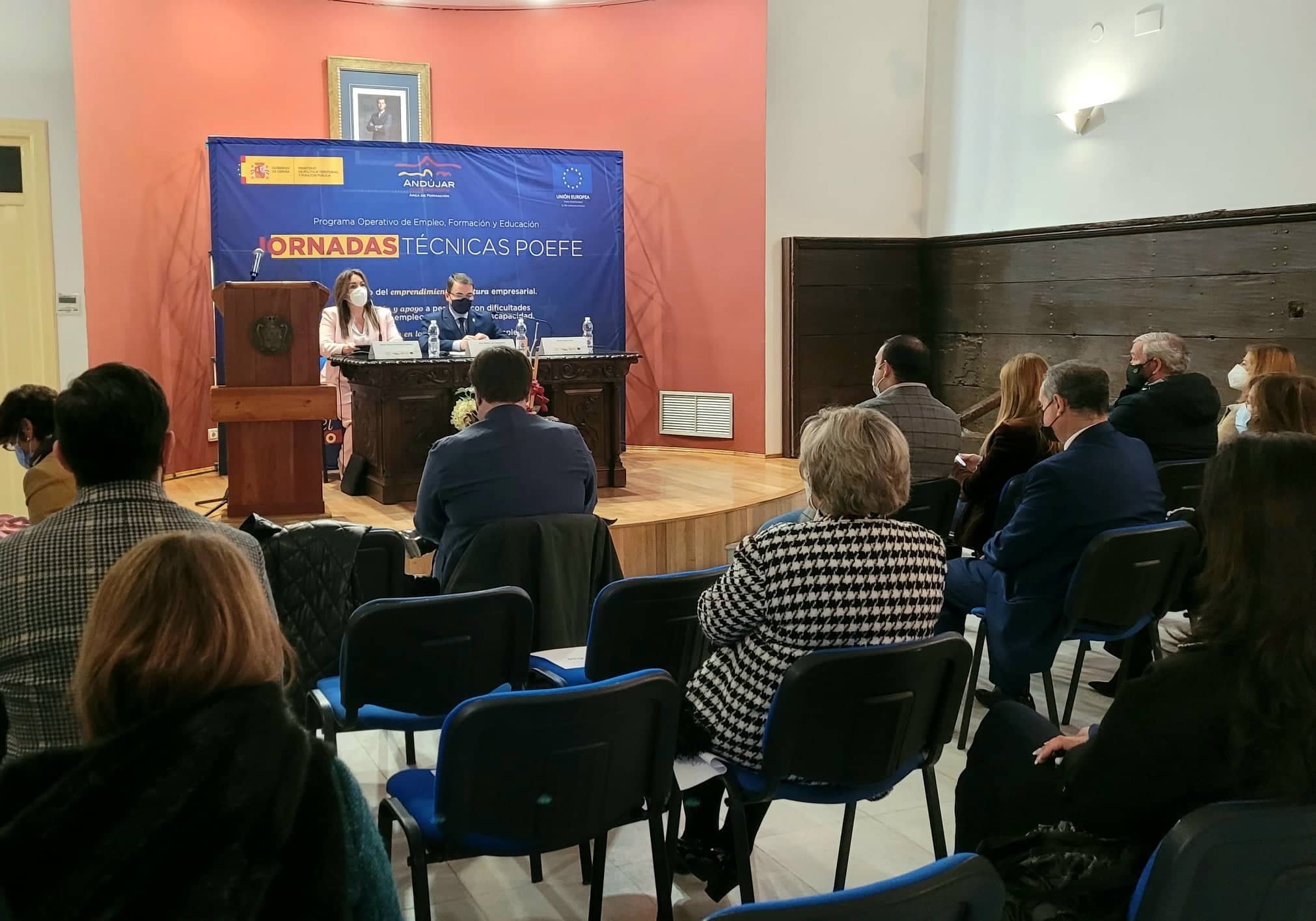 Teresa Fernández-Pacheco y Pedro Luis Rodríguez, durante la inauguración. 