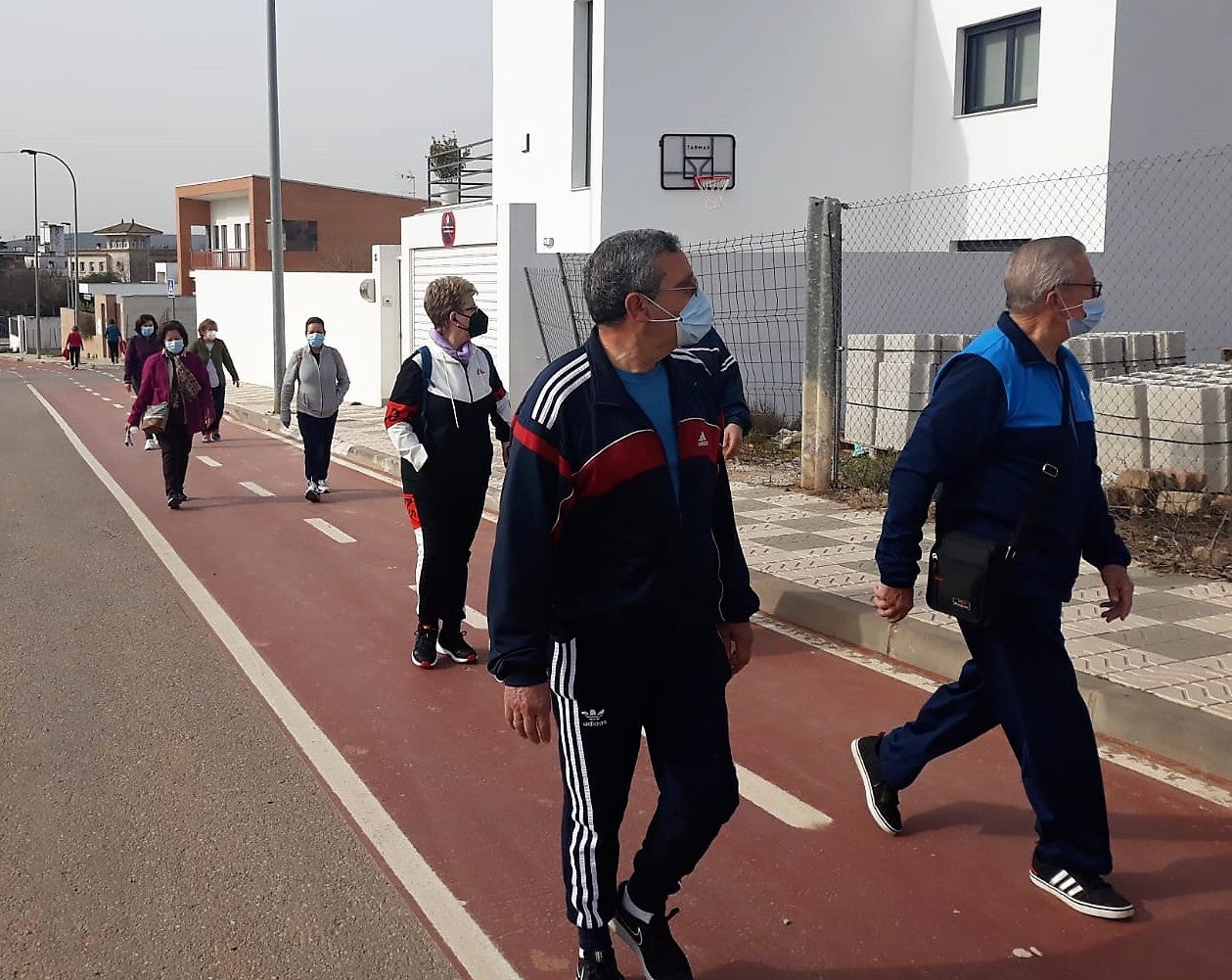 Caminata con los asociados a las afueras de la ciudad. 