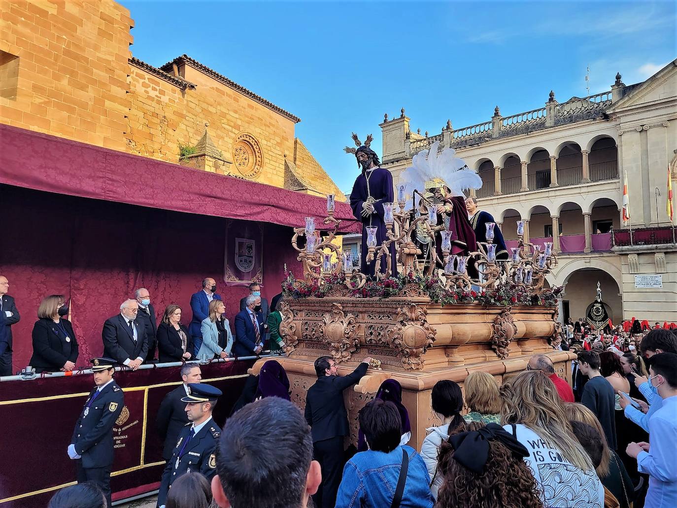 Nuestro Padre Jesús de la Sentencia, a su paso por la Tribuna. 