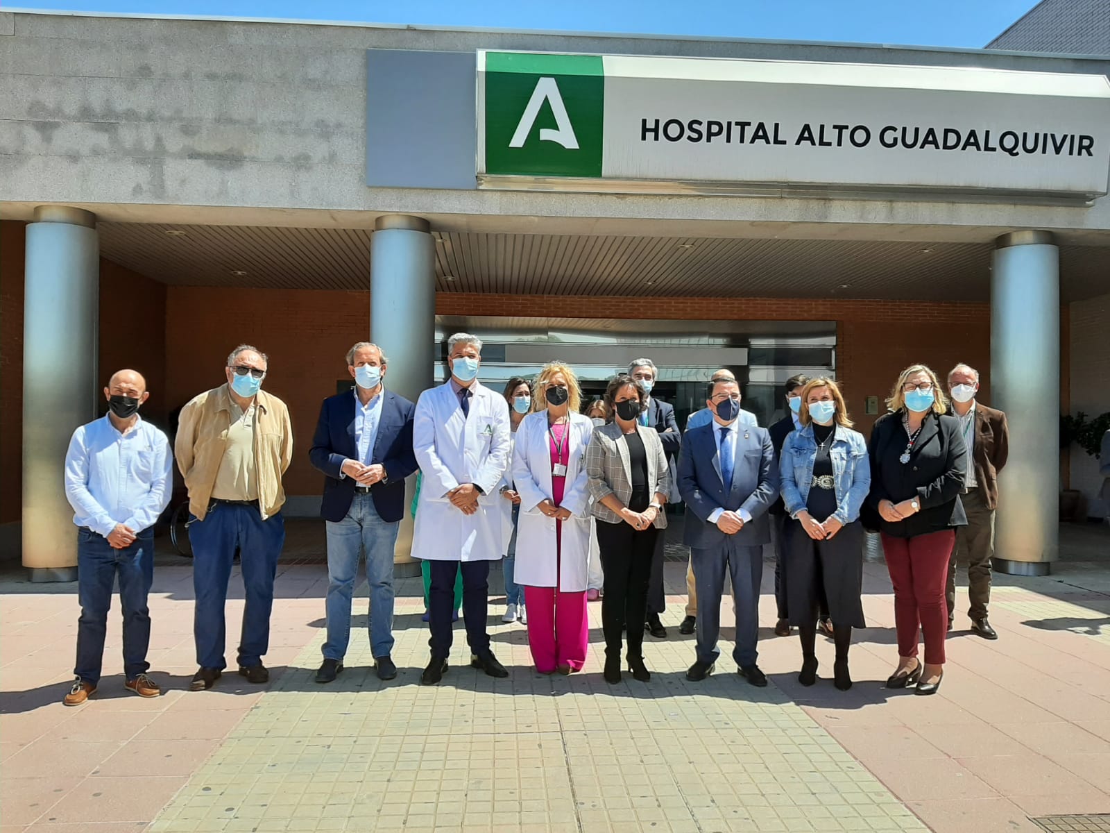 La viceconsejera con autoriades de la Junta y de la ciudad. 