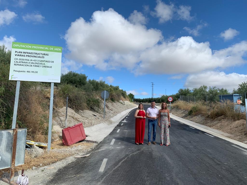 Diputación destina más de 466.000 euros a mejorar la vía que une Santiago de Calatrava con la provincia de Córdoba