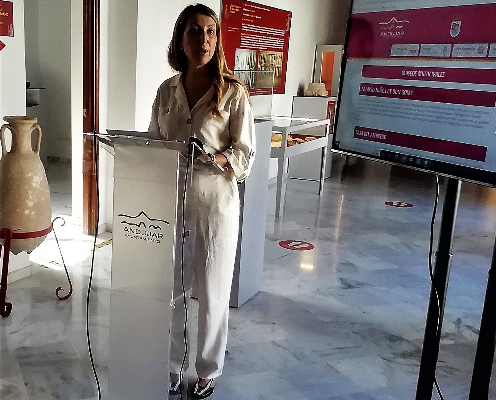 Alma Cámara durante la presentación de las actividades. 