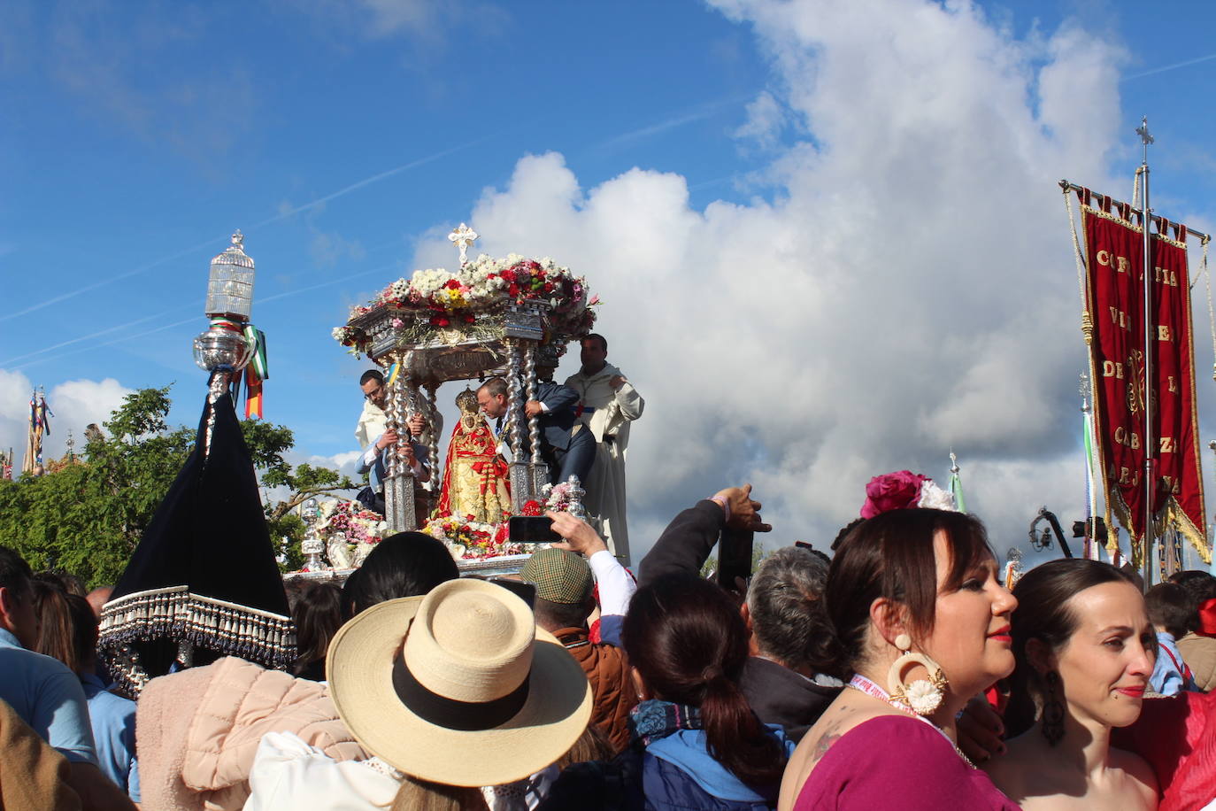 Romería de la Virgen de la Cabeza, el último domingo de abril. 
