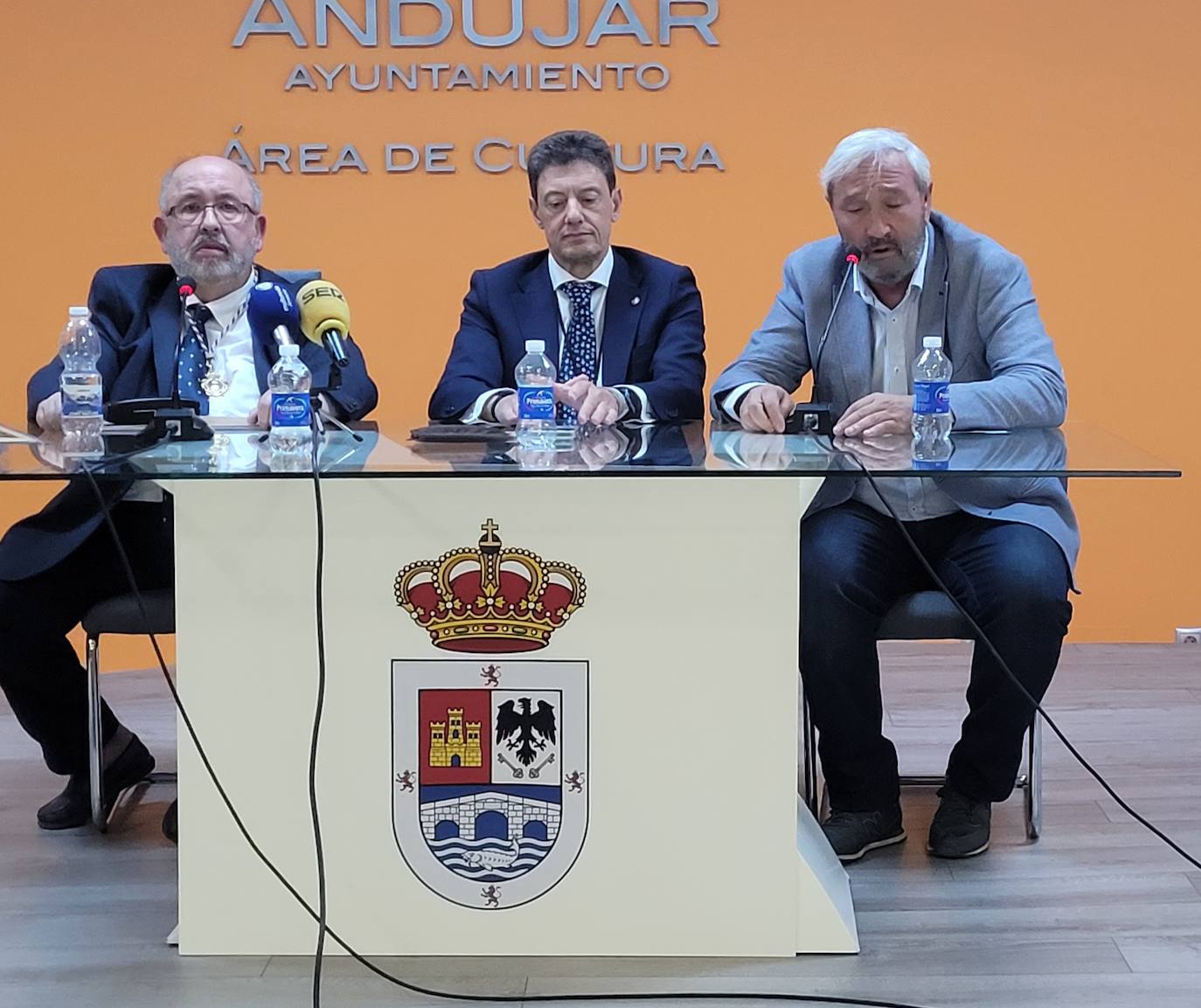 Enrique Gómez, durante el inicio de la conferencia. 