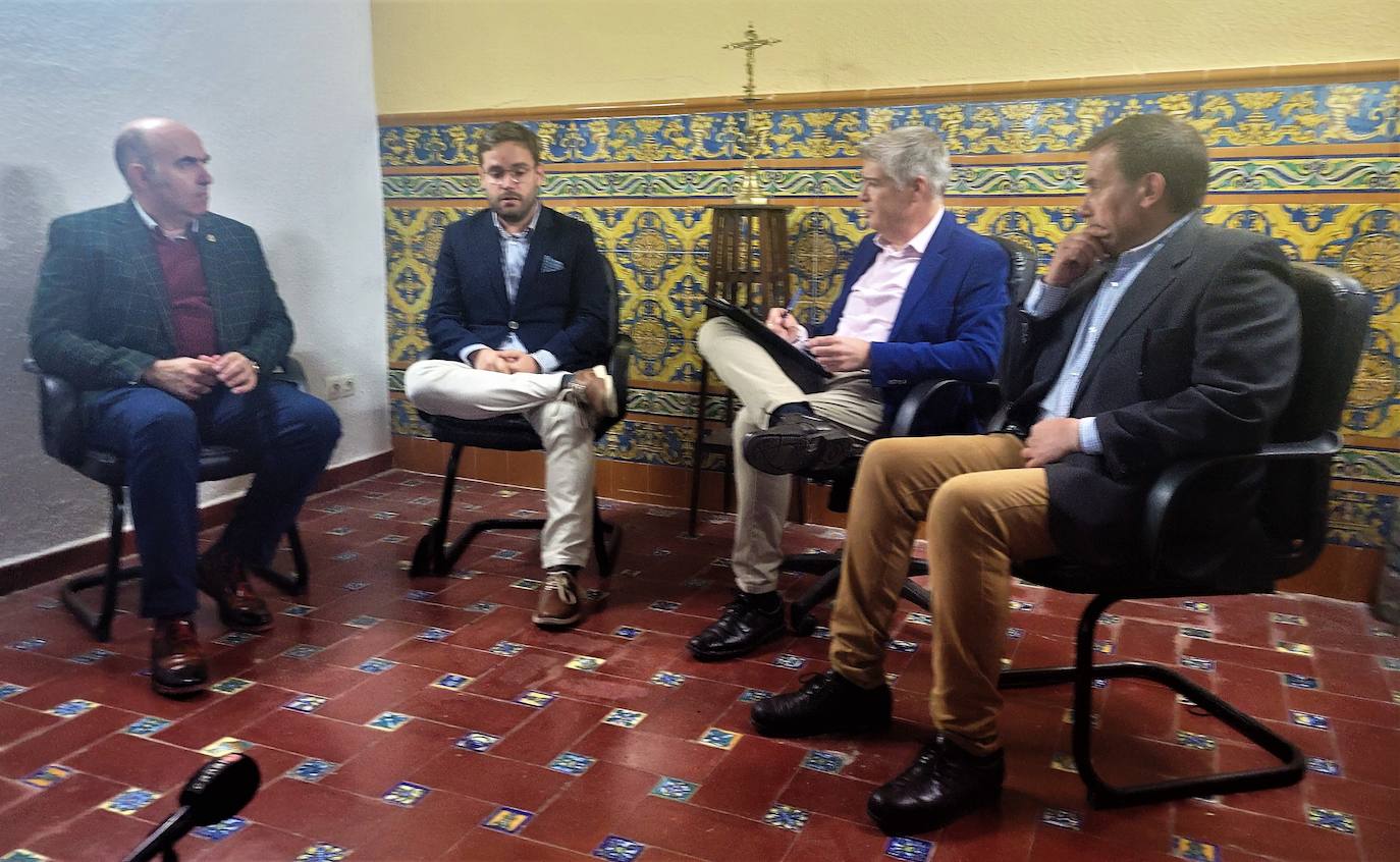 Mesa redonda celebrada por expertos el viernes por la noche. . 