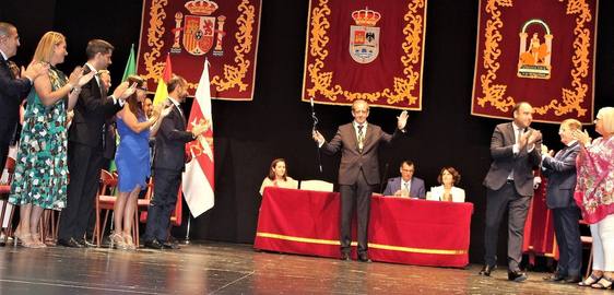 Paco Carmona (PP) es el decimosegundo alcalde de Andújar
