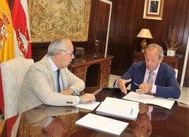 KJesús Estrella y Paco Carmona en la alcaldía.