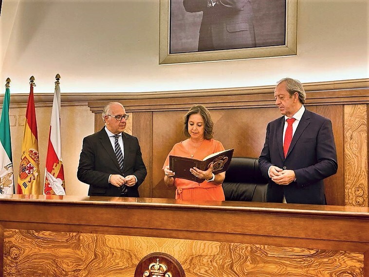 Catalina García visita el Ayuntamiento de Andújar