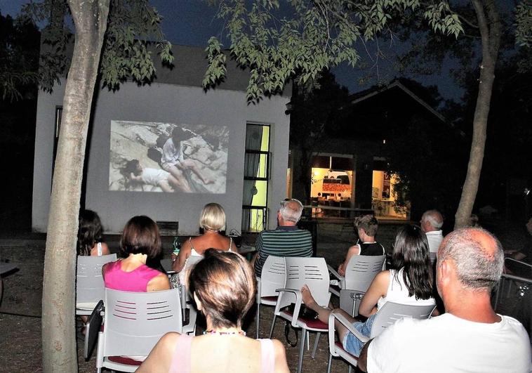 Proyección de la película 'Entre lobos' rodada en el parque natural de Cardeñas-Montoro