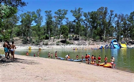 El embalse del Encinarejo, el epicentro turístico de la serranía andujareña
