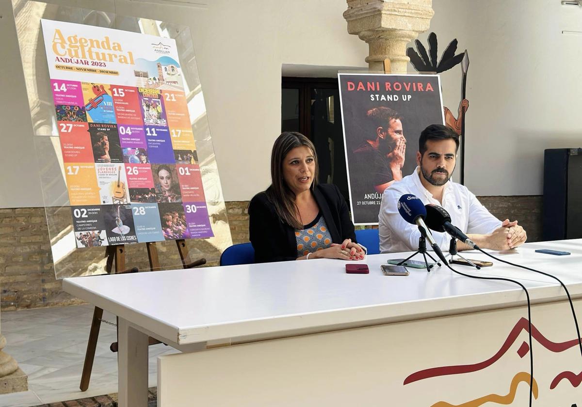 Azucena Cepedello y Juan Alcaraz durante la presentación.