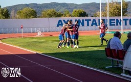 Los jugadores del Iliturgi celebran el primer gol de Javi Blanco.