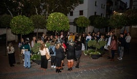 Las personas participantes en el altozano Dean Pérez de Vargas.