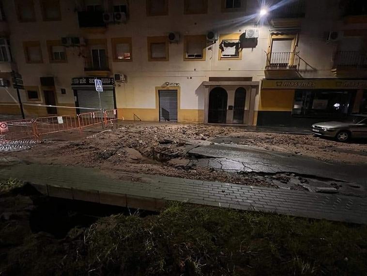 Una avería en la red corta el suministro de agua en Andújar